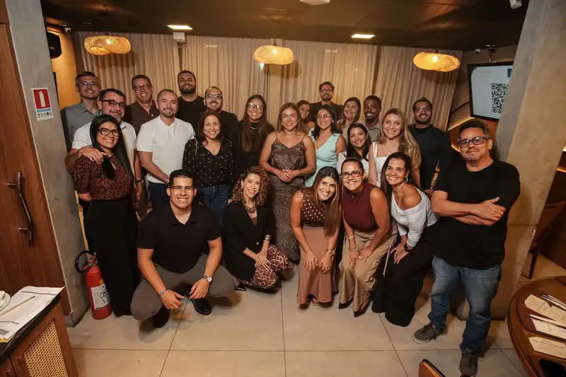 Turma reunida em um encontro da Mesa dos Donos